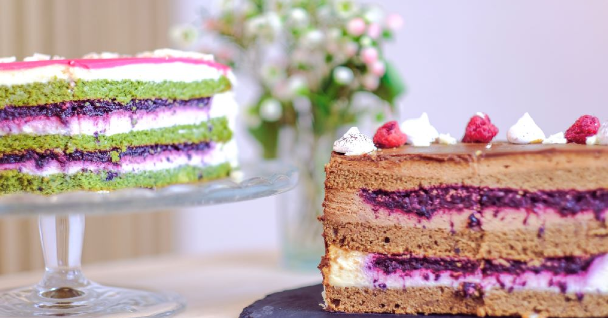 Loc nou cu dulciuri fără zahăr în București: o semifinalistă Chefi la cuțite a deschis cofetăria artizanală Almond Cake Shop