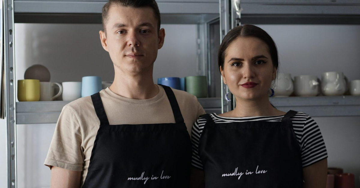Povestea ceramicii „Mudly in Love”. Cum au ajuns doi ingineri să parieze pe o afacere cu obiecte din lut 