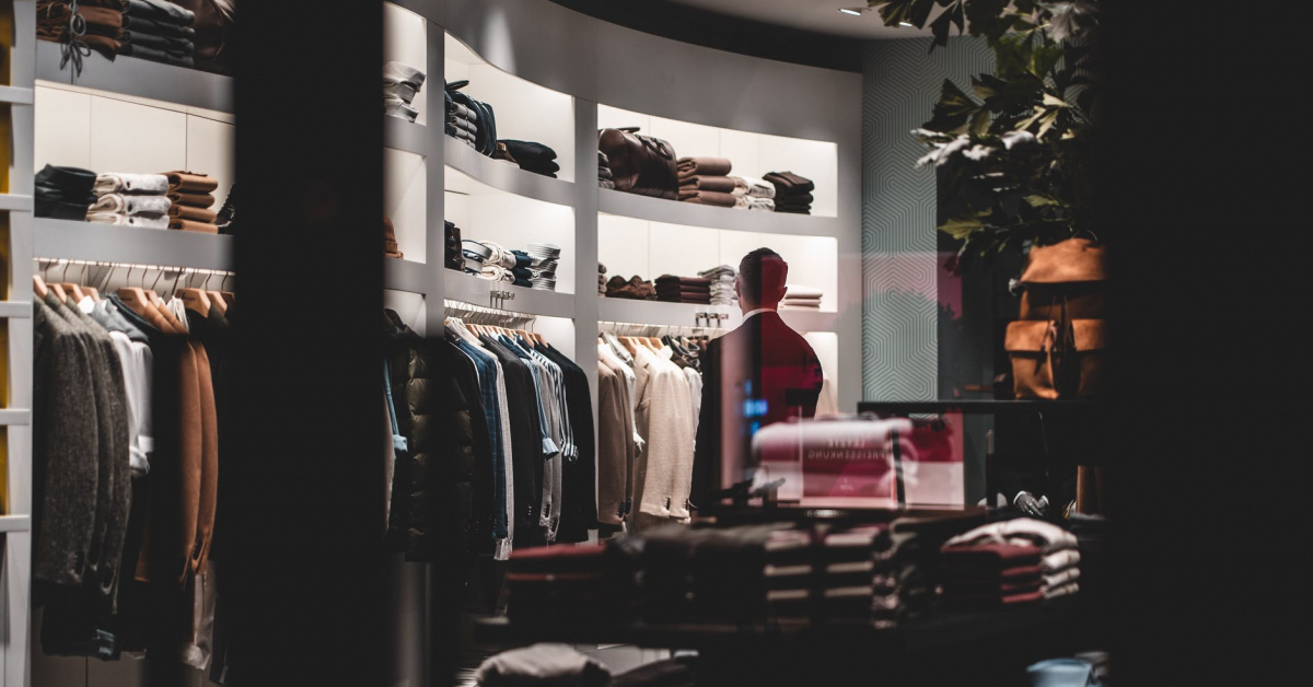 După un an cu pierderi și concedieri, Marks&Spencer oferă 360 de locuri de muncă pentru tineri, în baza unui program guvernamental