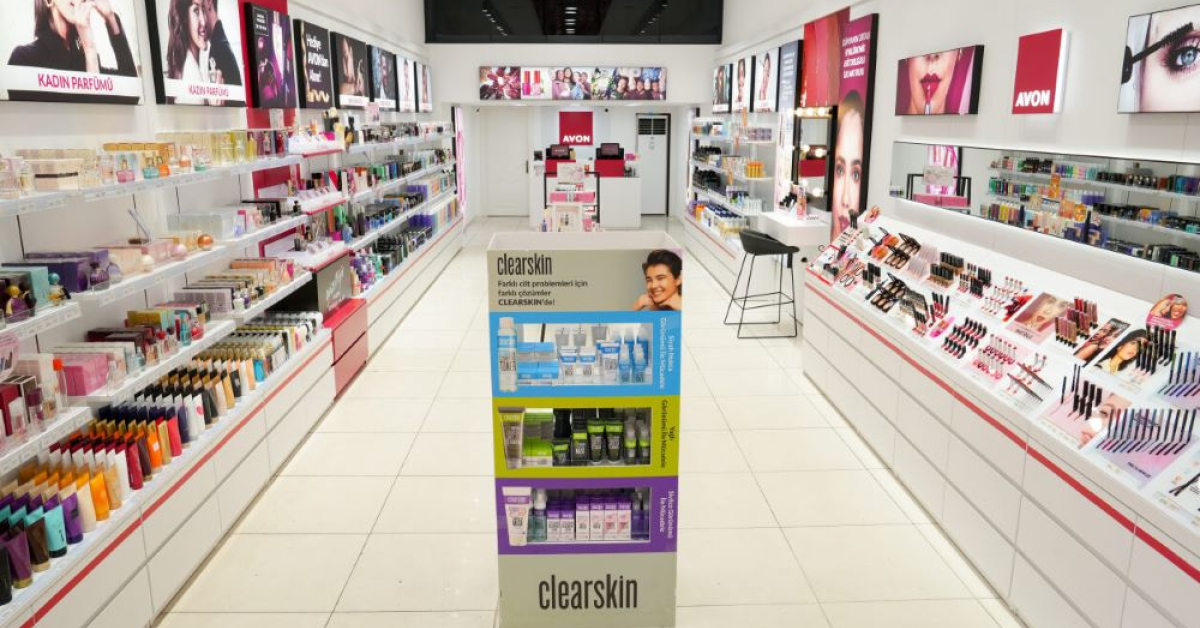 AVON deschide primul magazin flagship din România și dă startul unui nou model de franciză la nivel național