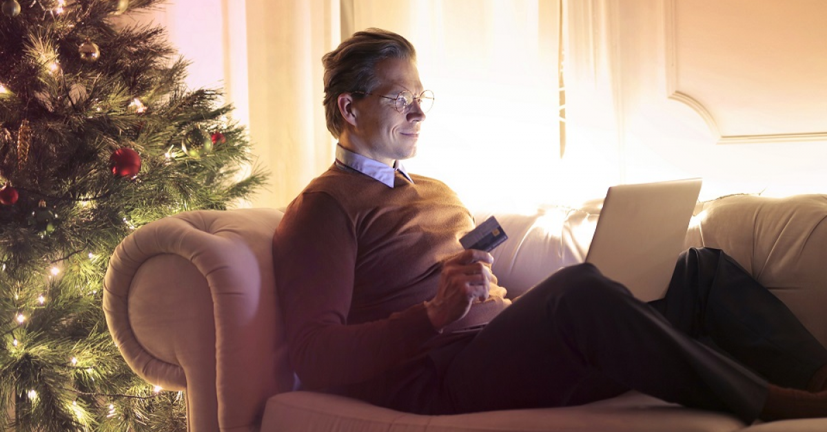 Studiu: Românii se grăbesc cu cumpărăturile: 5% fac deja achiziții online pentru Crăciun 