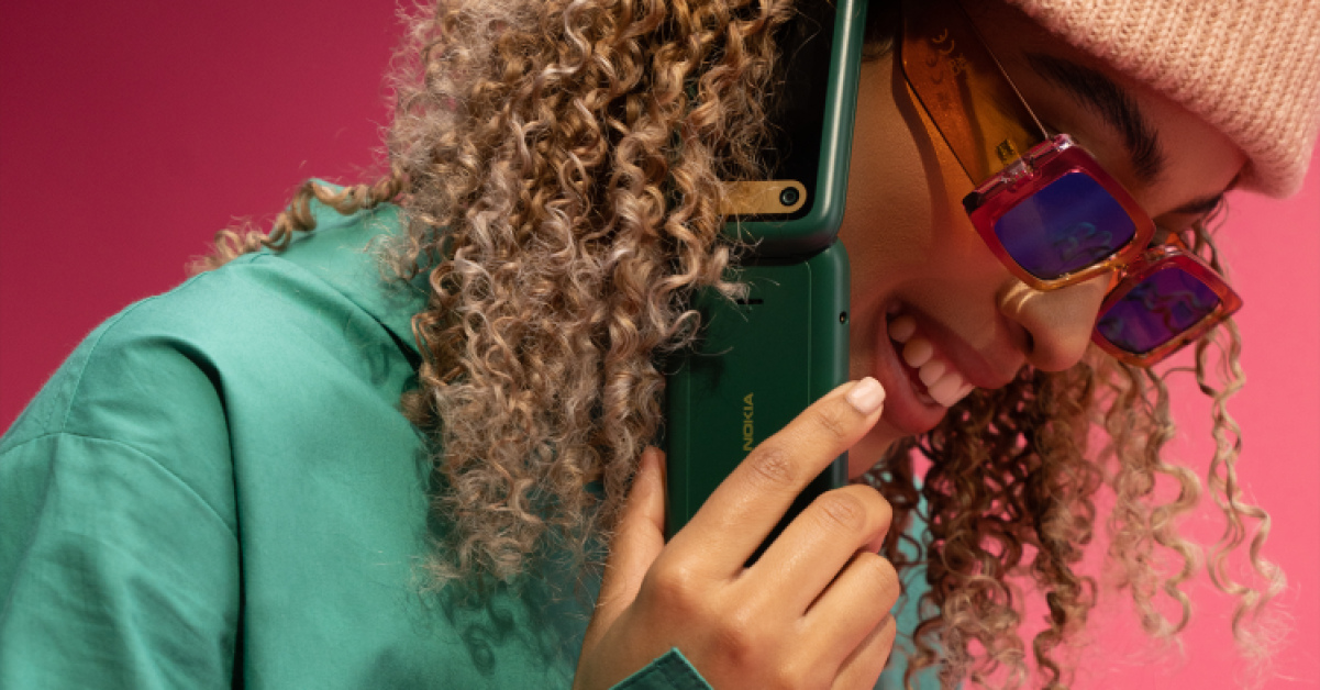 La 16 ani de la lansarea telefonului cu clapetă Nokia 2660, Gen Z și Milennials îl relansează pe piață
