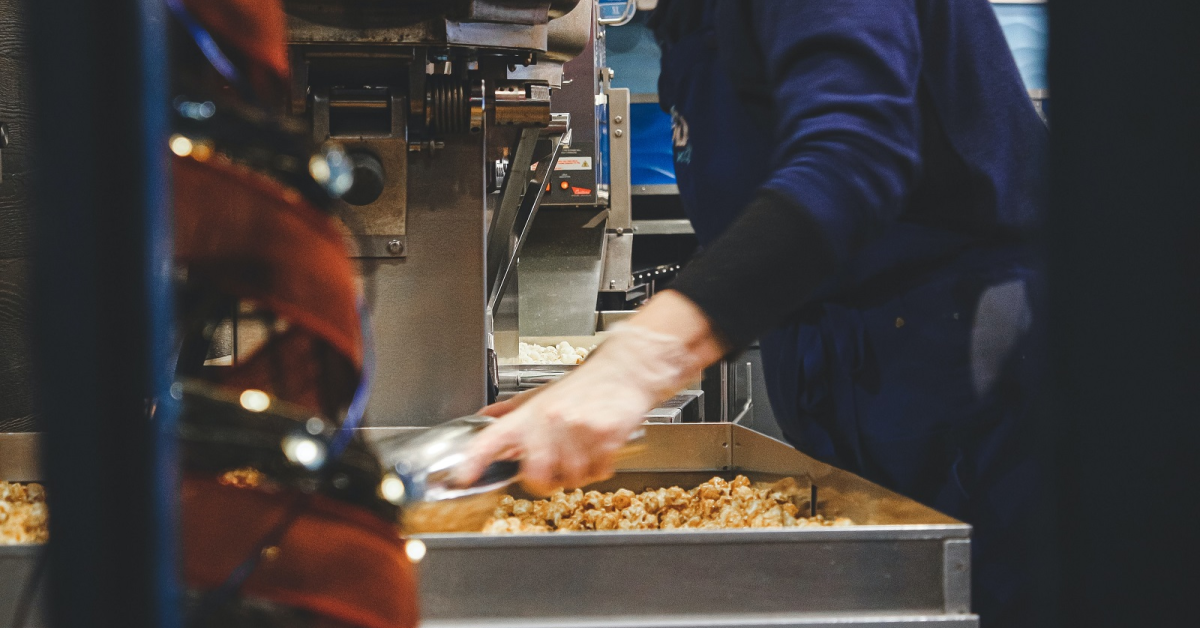 Sindicatele din industria alimentară cer introducerea orelor suplimentare fiscalizate în calculul vechimii în muncă: „Este un drept al angajaţiilor ignorat de statul român”