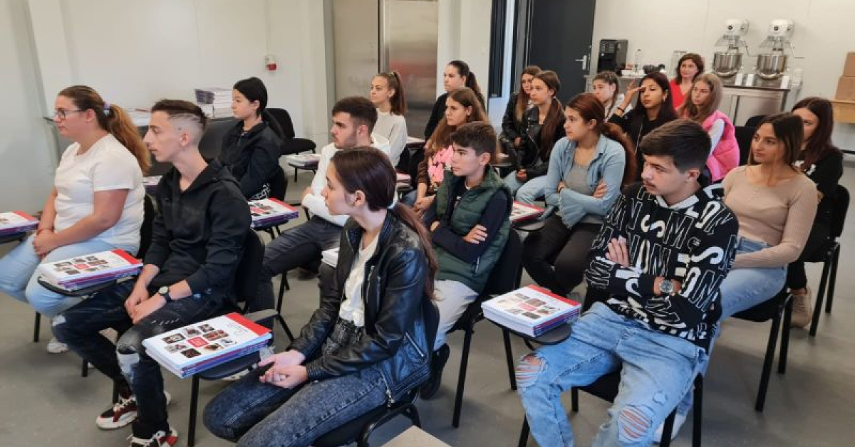 Bakery School s-a extins în Ardeal și pregătește prima generație de elevi cofetari - patiseri
