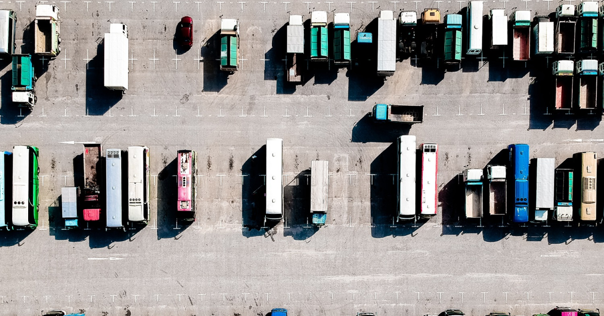 Studiu: Peste 65% din șoferii români de camion au peste 40 de ani. Media crescută a vârstei poate accentua criza transporturilor și a lanțurilor de aprovizionare 