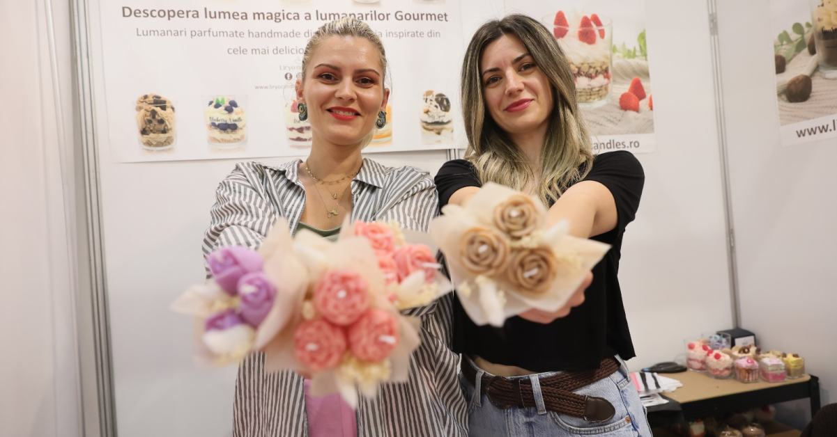 FOTO | Româncele care au creat un business cu lumânări parfumate, care imită deserturi