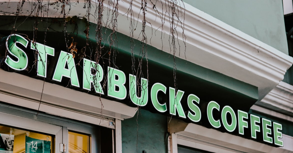Starbucks și Amazon testează un concept de magazine fără casieri, în care clienții își pot plasa comanda automat