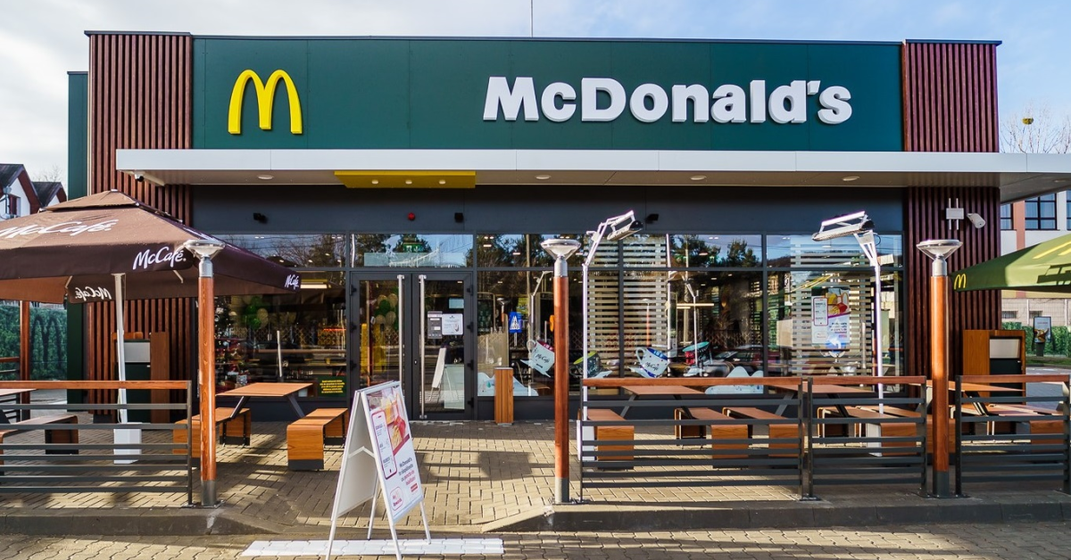 McDonald’s se retrage din Rusia și a început vânzarea afacerii cu 850 de restaurante