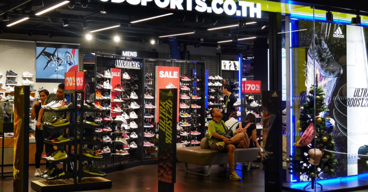 Clienții JD Sports vor putea cumpăra online produse, prin intermediul AI