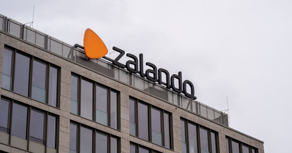 Noi produse vestimentare în România: Zalando bate palma cu un brand elvețian de echipament sportiv 