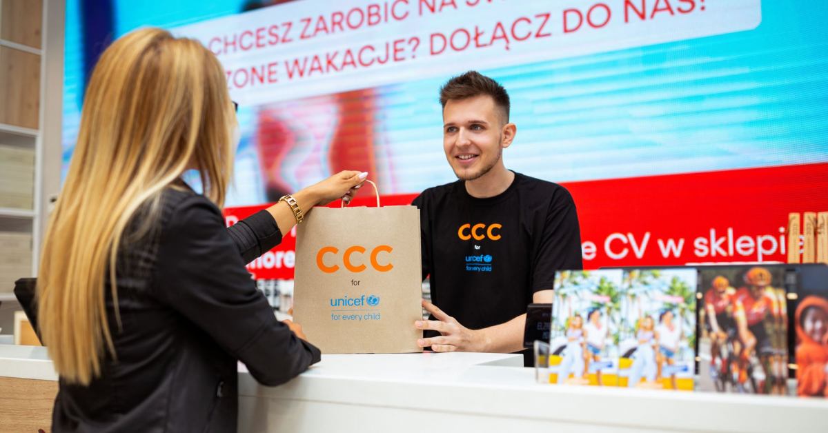 CCC renunta la pungile de plastic si ajuta UNICEF la nivel global