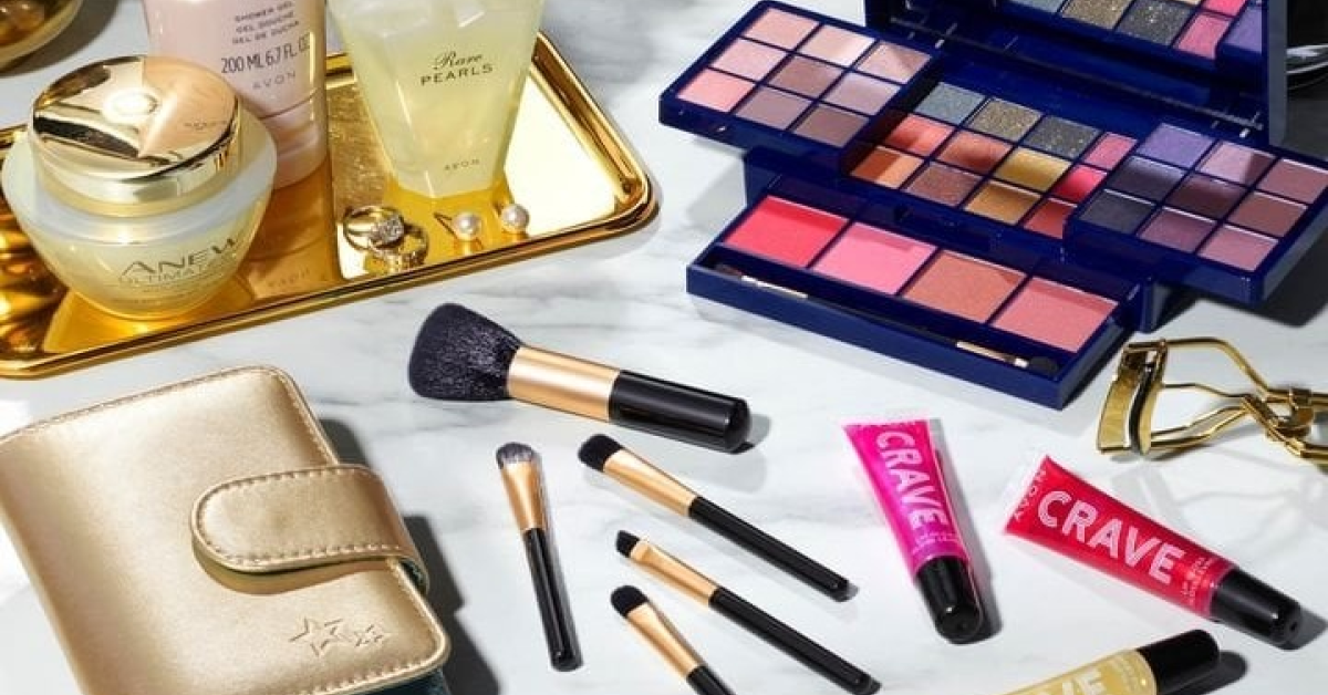 Pentru prima dată în 137 de ani de existență, produsele AVON for fi comercializate în magazine 