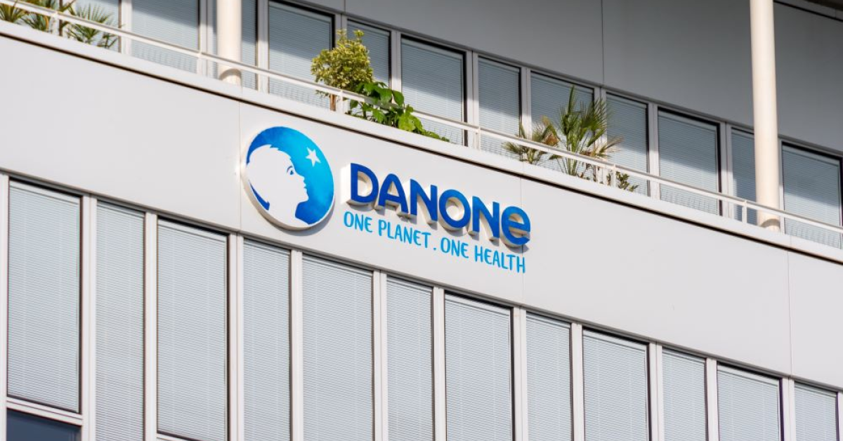 Danone merge înainte cu frâna de mână trasă