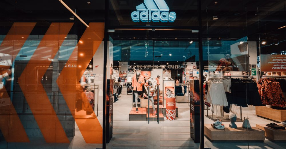 None fountain rejection Adidas deschide un nou magazin în România