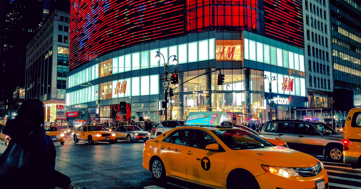 H&M, din nou în centrul unui scandal. Retailerul de modă are în plan închiderea a zeci de magazine în Spania