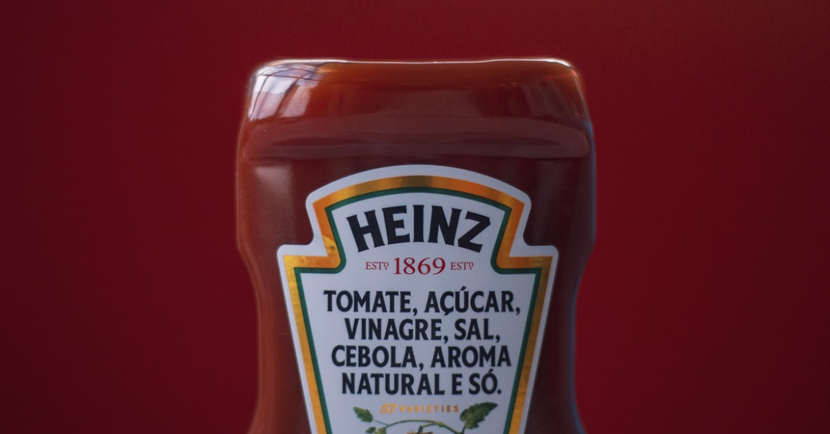 Kraft Heinz se așteaptă la creșteri mai mari de preț, ca urmare a problemelor din lanțul de aprovizionare 
