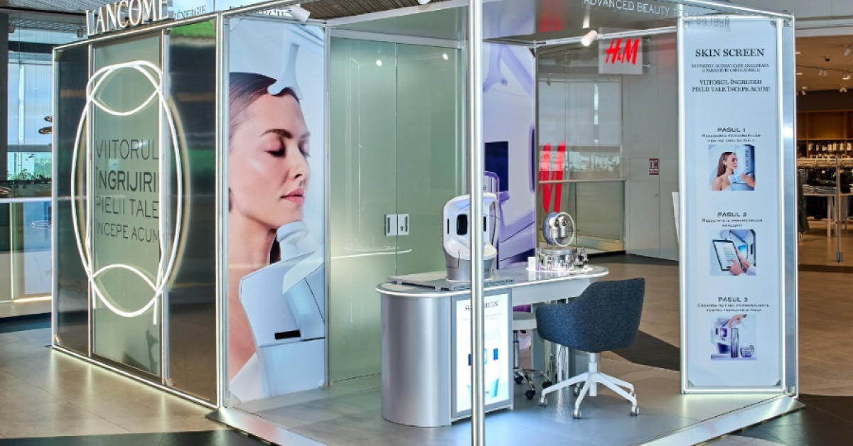 Lancôme a adus cabina de Skin Screen în Pomenada Mall: dispozitivul scanează tenul si poate crea un plan de îngrijire personalizat