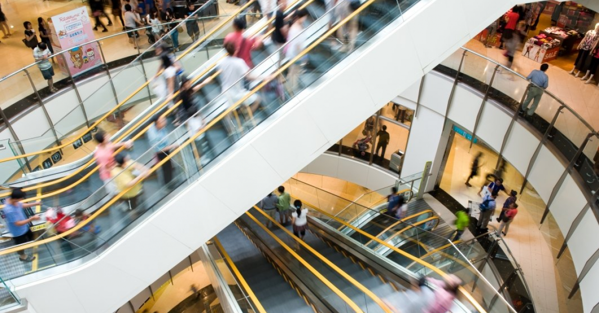 Sondaj: Cumpărăturile în magazinele fizice au revenit la nivelul dinaintea pandemiei