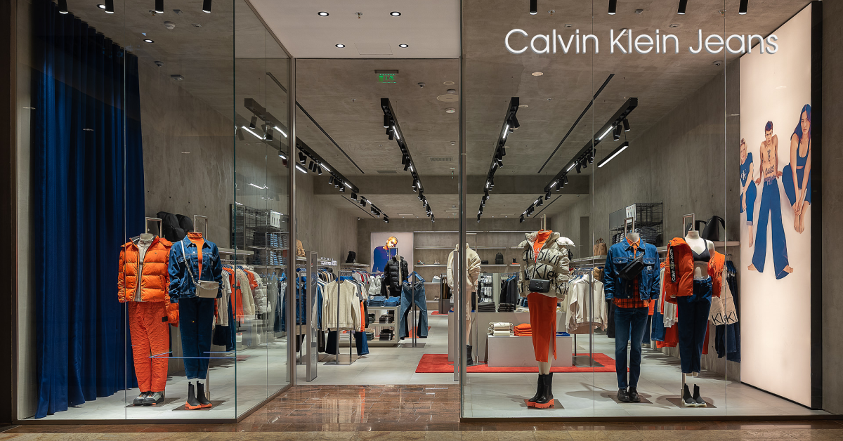 A fost inaugurat un nou magazin Calvin Klein Jeans în România. La câte magazine ajunge retailerul în țara noastră