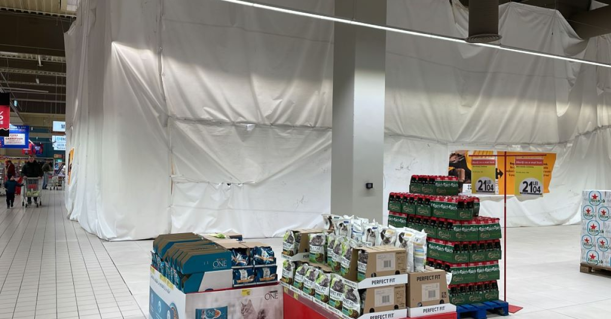 Carrefour s-a răzgândit și închide 4 magazine Cora Urban. Între timp, competitorii vor să se extindă