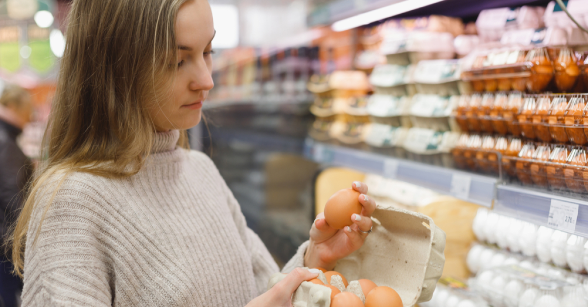 Promoțiile frânează, dar nu se opresc: discounterii și online-ul trag în sus piața FMCG în 2025