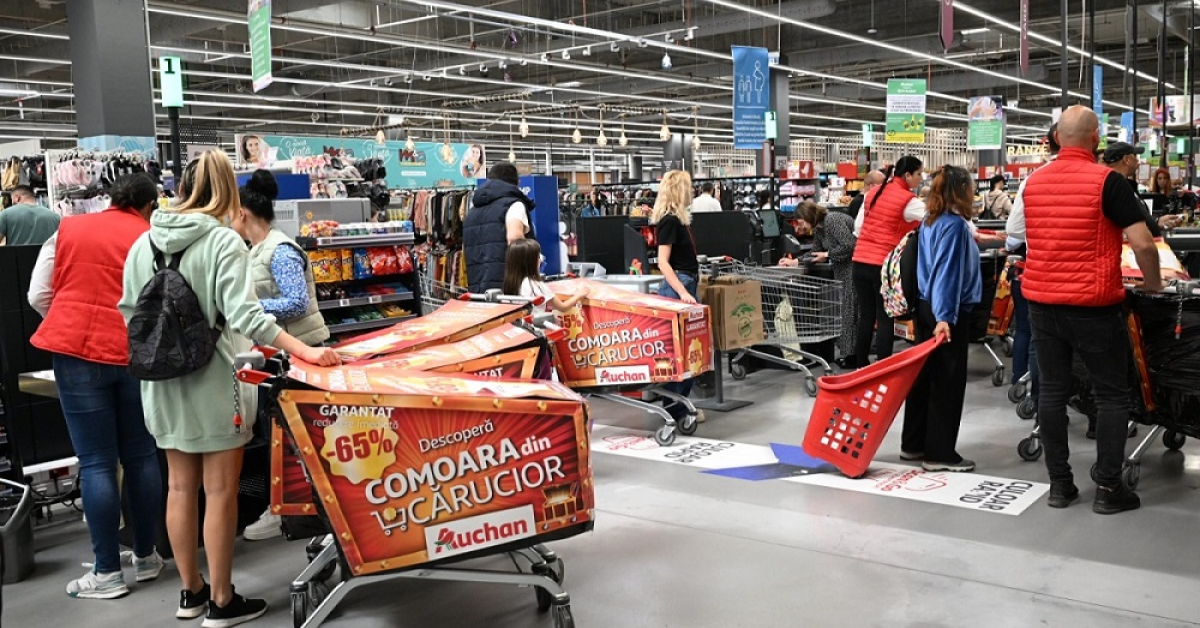 Un român a cumpărat 5 cărucioare surpriză de la Auchan: primele 10 magazine, în sold out în mai puțin de o oră