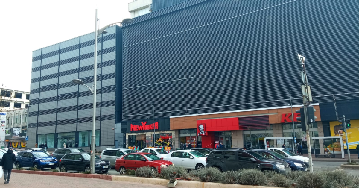 [FOTOREPORTAJ] Unirea Shopping Center a rămas fără unele magazine. Cum arată acum fosta perlă a capitalismului din inima Bucureștiului