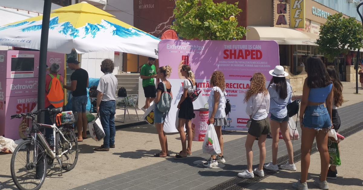 Peste 31.000 de doze din aluminiu au fost colectate în stațiunea Mamaia pe durata campaniei ExtravaCANza
