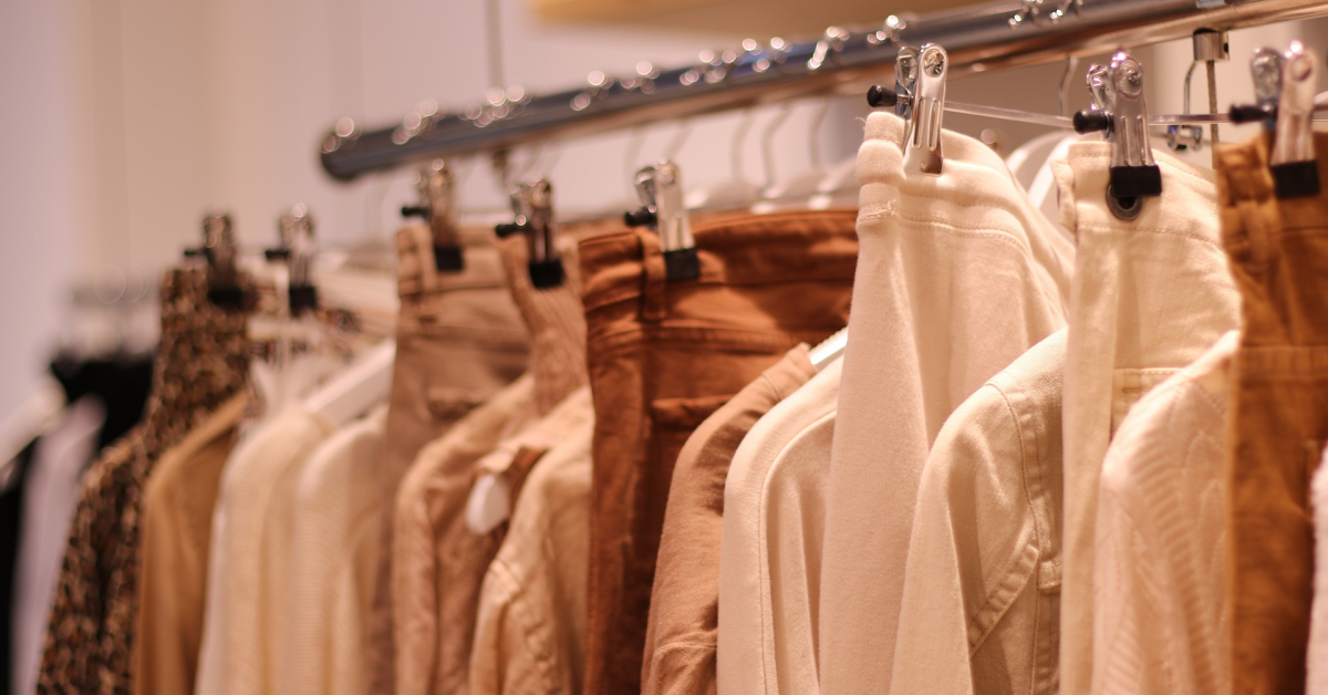H&M un magazin cu haine second-hand brandul COS