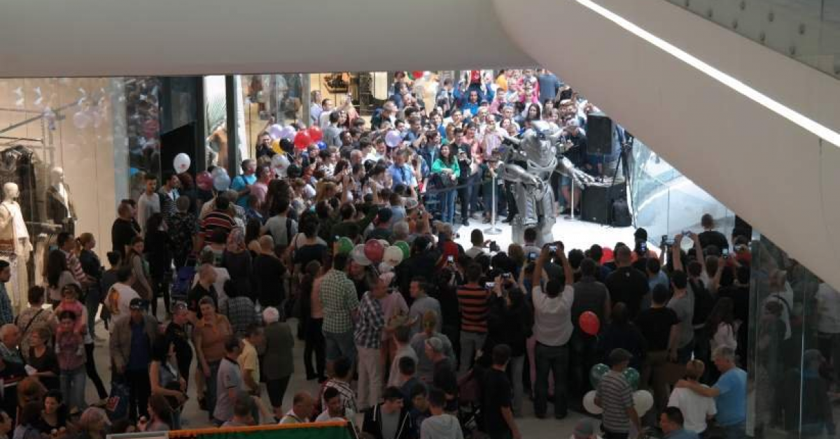 Azi a fost inaugurat Mega Mall. Afla cum a fost la deschidere!